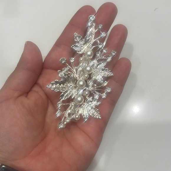 Bridal hair accessory. Never worn - Picture 3 of 3